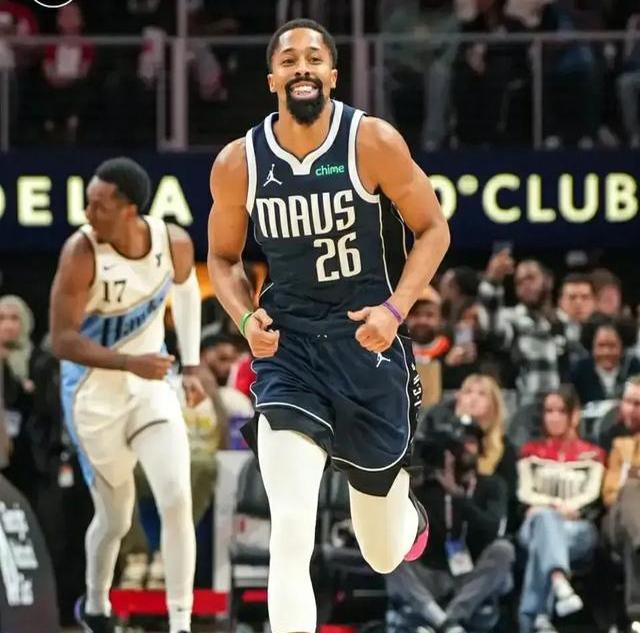 开拓者客场逆转独行侠增加胜场