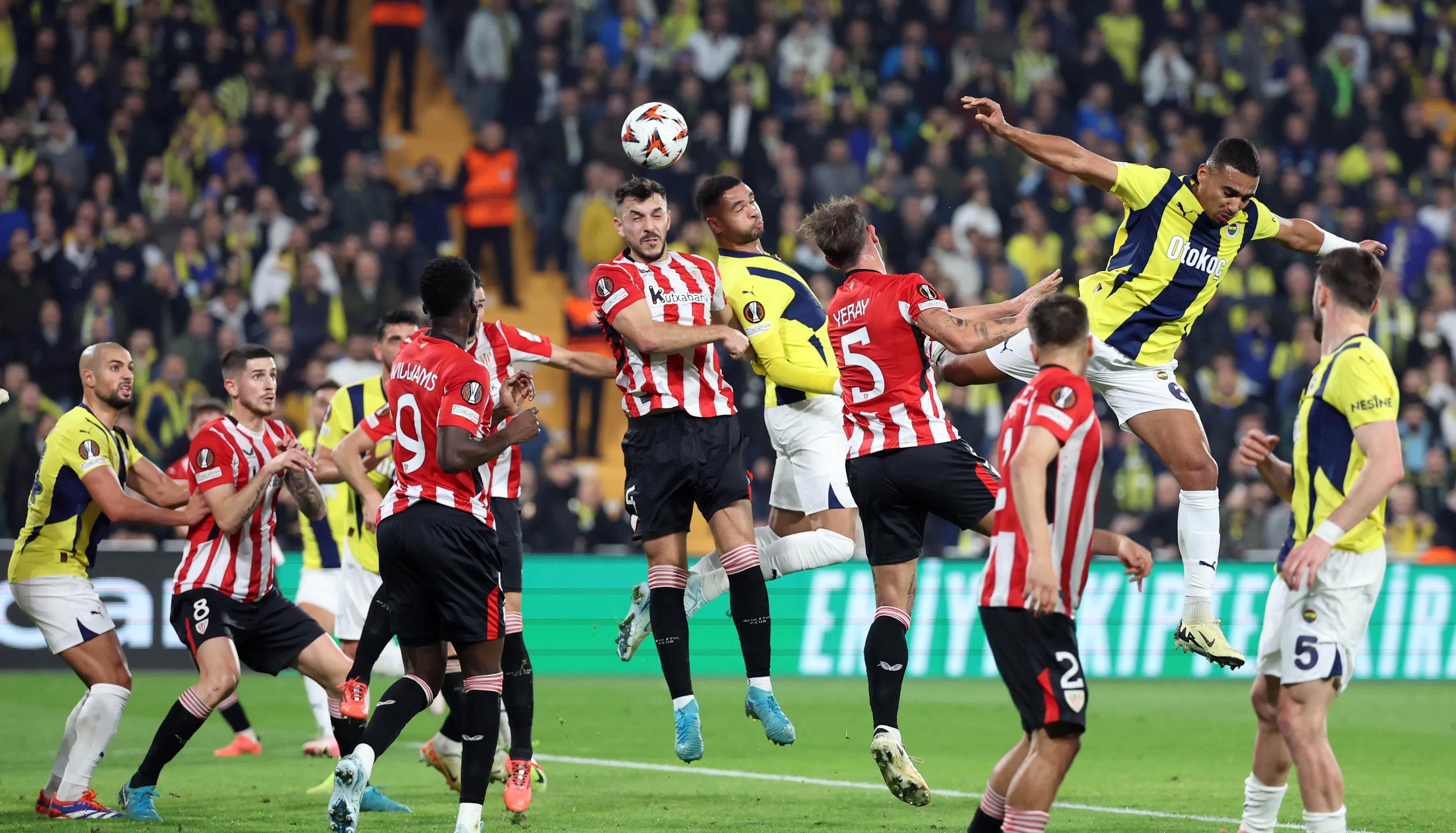 开云体育app-欧洲足球赛场上的经典对决再现