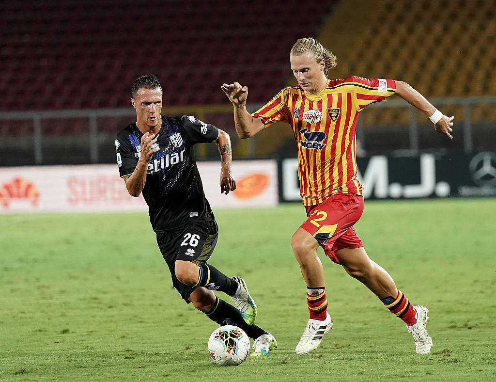 包含卡利亚里平局收场，球队状态平稳的词条