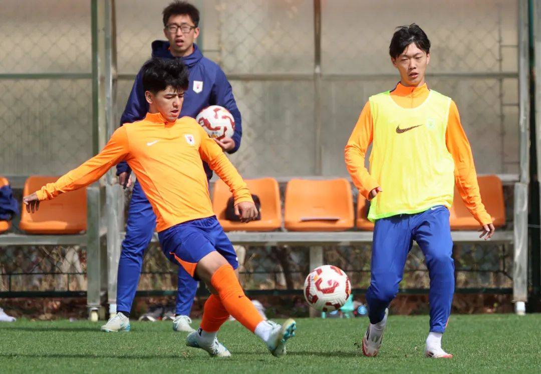 联赛战绩反复，球队备战积极调整的简单介绍