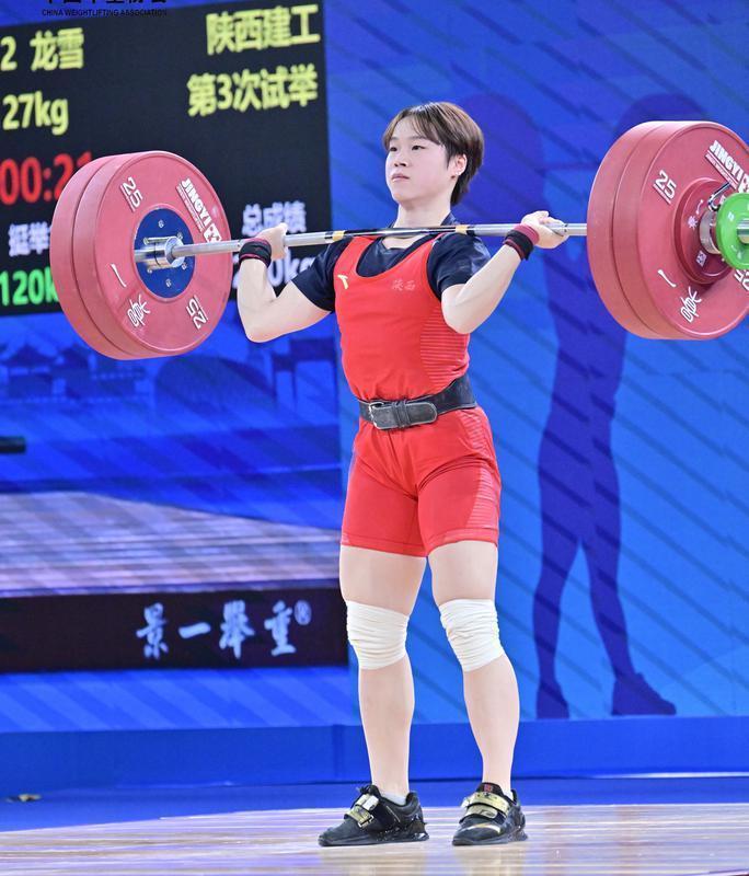 开云体育-关于美国举重女将成功举起自己，凭一日之功登顶领奖台的信息