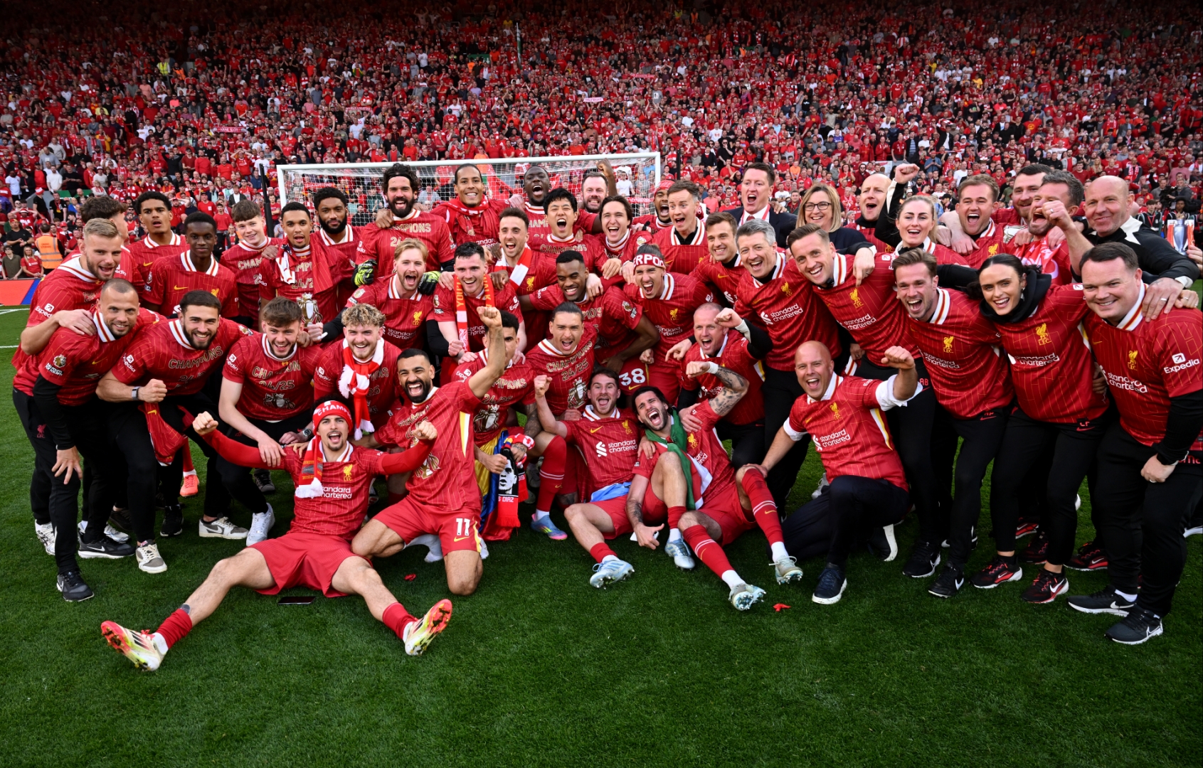 世界级教练披荆斩棘，引领球队创造奇迹的简单介绍